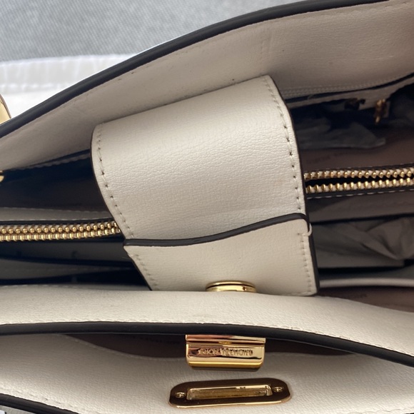 Micheal Kors Bag - Picture 5 of 7